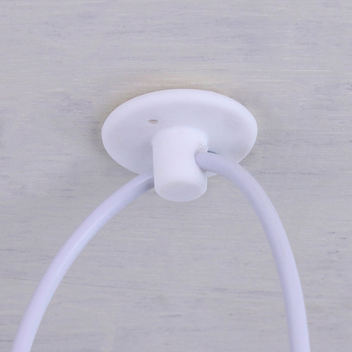 Baltas lubinis šviestuvas „voras“ su 6 šviesos taškais