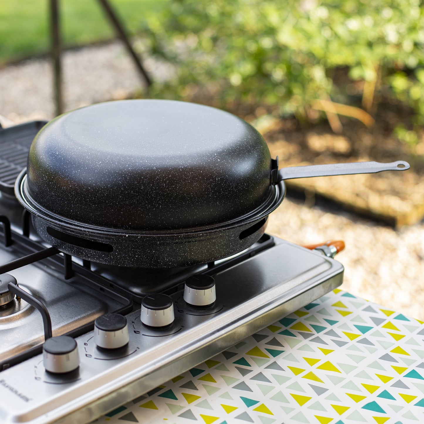 Keptuvė su grotelėmis