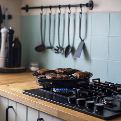 Keptuvė su grotelėmis