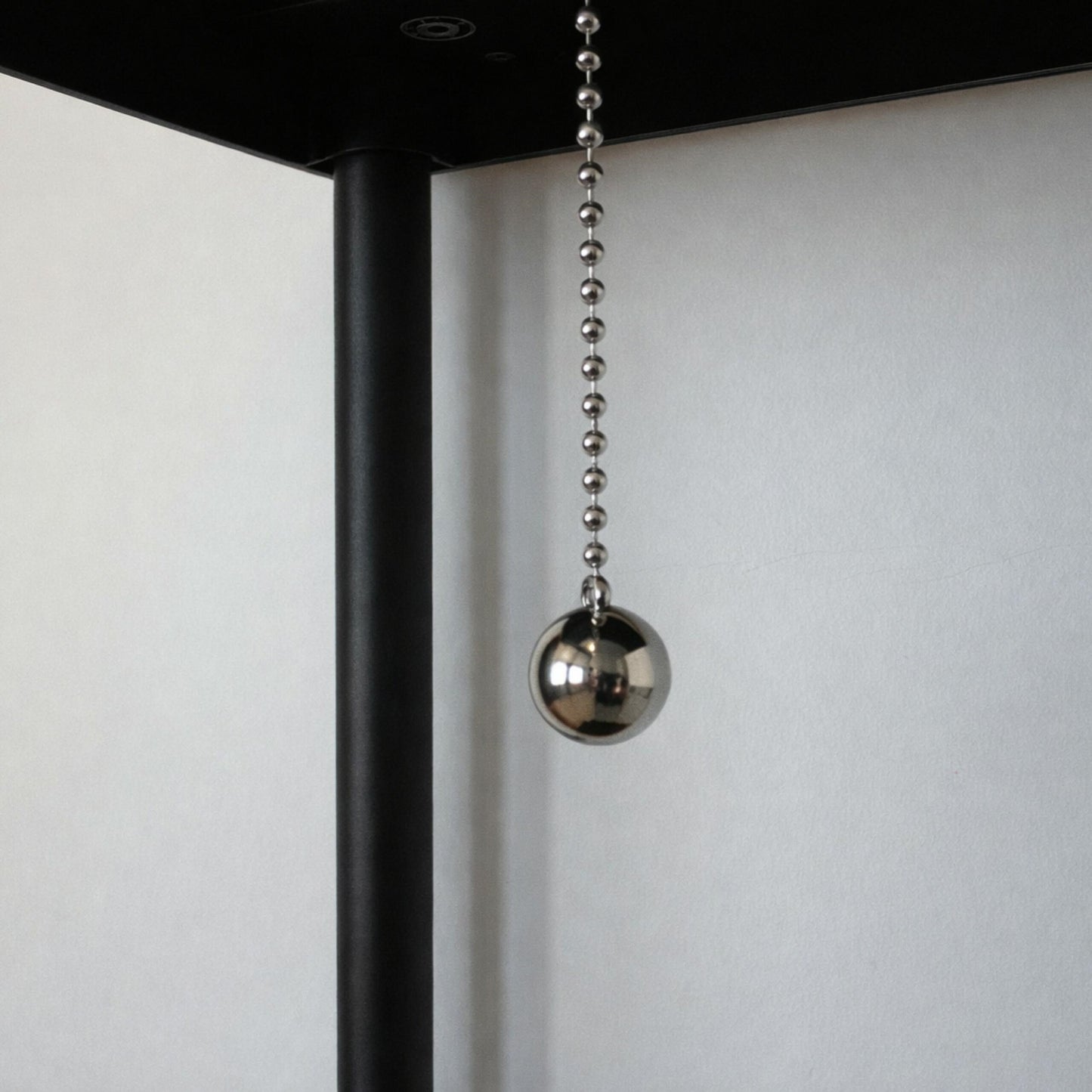 LED toršeras su lentynomis