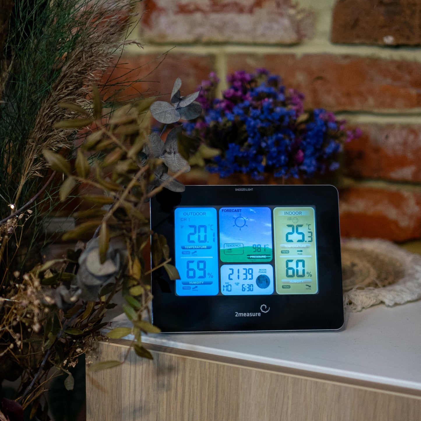 Meteorologinė stotis RCC – Elektroninė, bevielė, jutiklinė, juoda