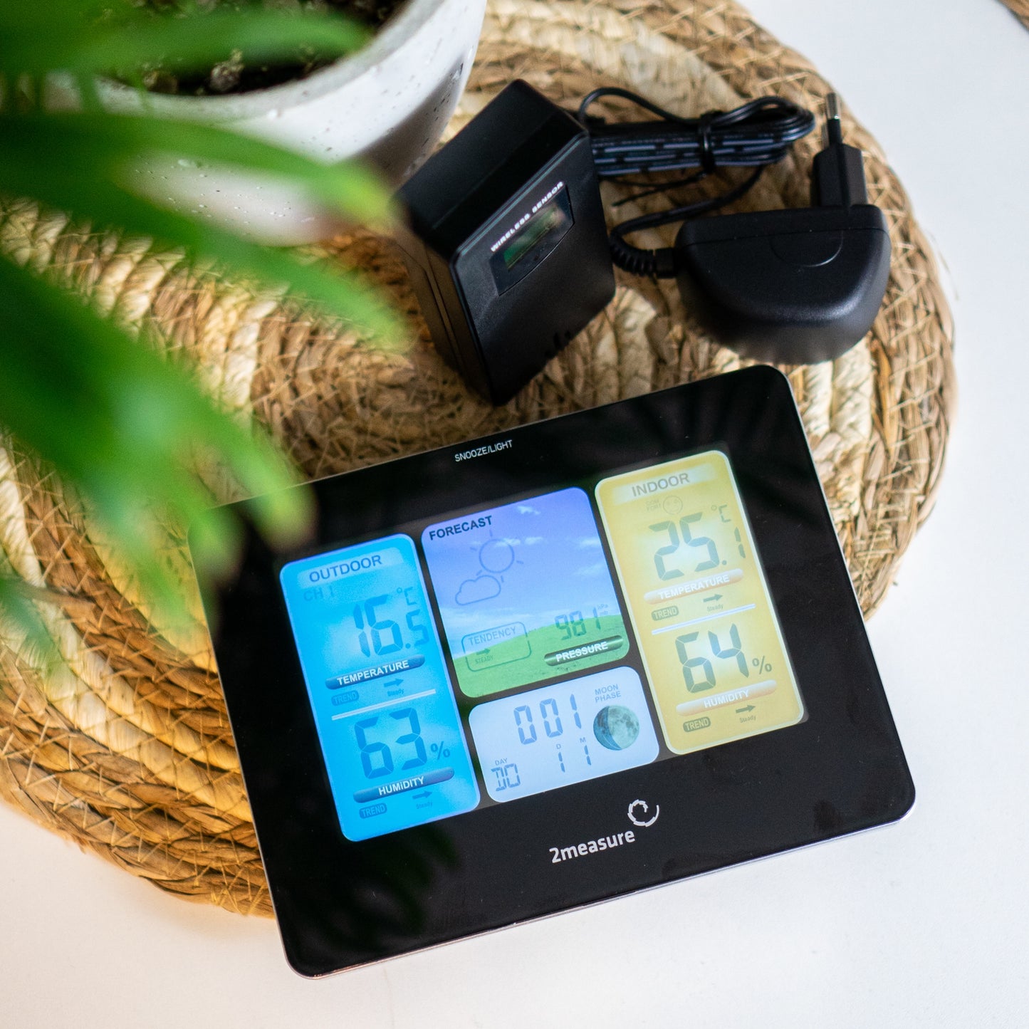 Meteorologinė stotis RCC – Elektroninė, bevielė, jutiklinė, juoda